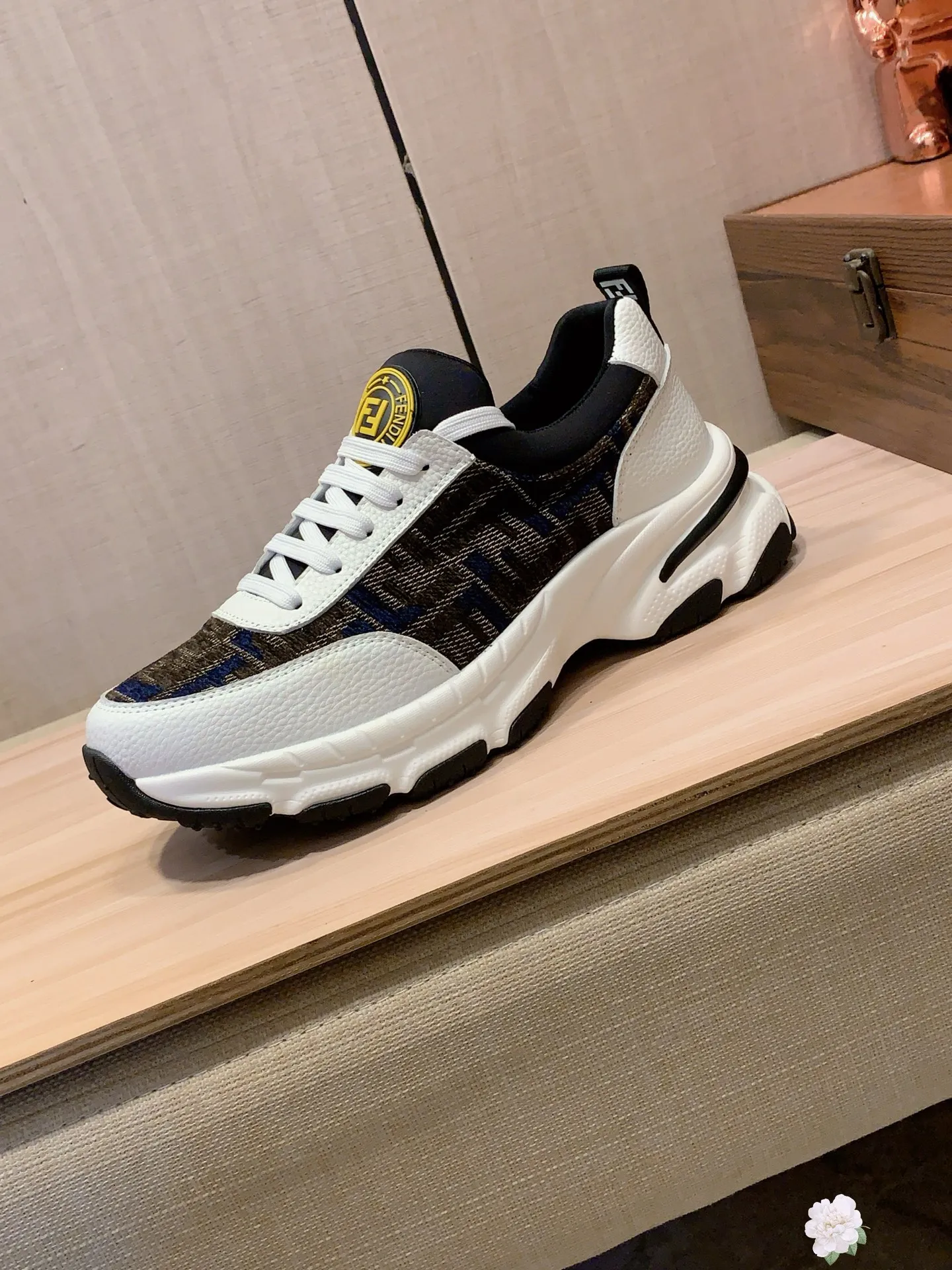 Men's men's shoes💰460💰💰🎩🎩[Lightning][Lightning] "FENDI*" The latest and most popular casual shoes, top brand [Seduce] luxury~purchase, top~quality. [Strong] The upper is made of imported breathable cowhide with material ➕ breathable sheepskin feet (•) and fine workmanship. The original stylish and stylish soft rubber wear-resistant and non-slip outsole is light and comfortable on the feet. The real thing looks better when photographed in person. 111: code: 38-44, 3️⃣ colors selected